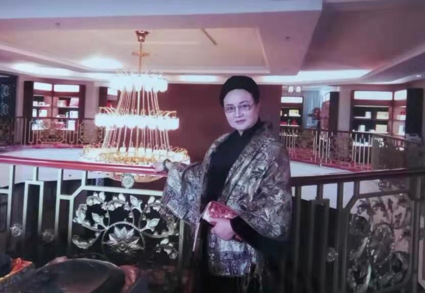 著名艺术家张彩珍